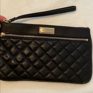 Black bubble wristlet